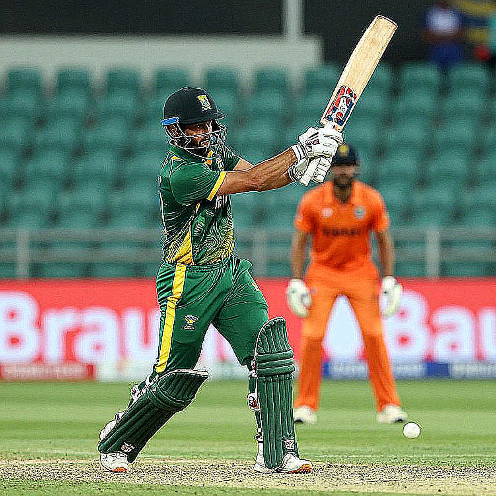 Harmanpreet's Eighth ODI Century: From 19/2 to 328/6, and the Unsaid Middle Harmanpreet's Eighth ODI Century: From 19/2 to 328/6, and the Unsaid Middle